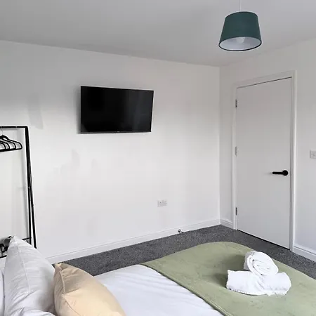 Cosy With Ensuite Near Shopping And Centre *