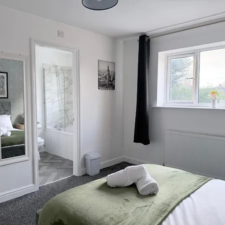 Cosy With Ensuite Near Shopping And Centre *
