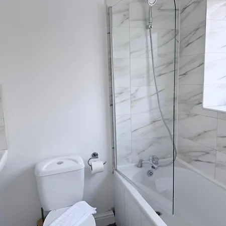 Cosy With Ensuite Near Shopping And Centre