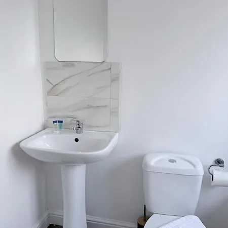 Cosy With Ensuite Near Shopping And Centre