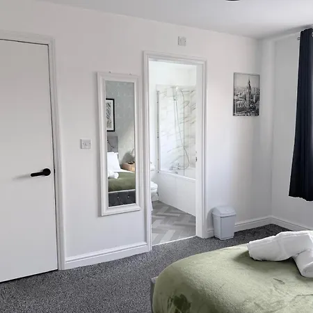 Cosy With Ensuite Near Shopping And Centre Ubytování v soukromí