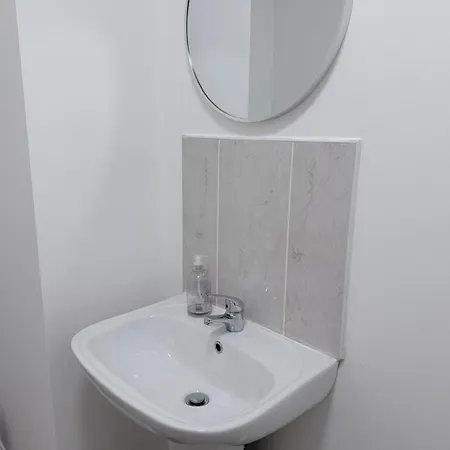 Ubytování v soukromí Cosy With Ensuite Near Shopping And Centre *