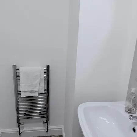 Cosy With Ensuite Near Shopping And Centre * Leeds (West Yorkshire)