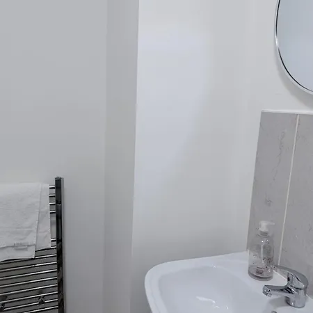 Ubytování v soukromí Cosy With Ensuite Near Shopping And Centre *