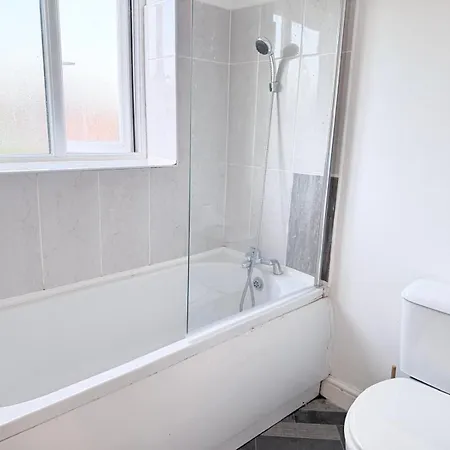 Cosy With Ensuite Near Shopping And Centre * Leeds (West Yorkshire)