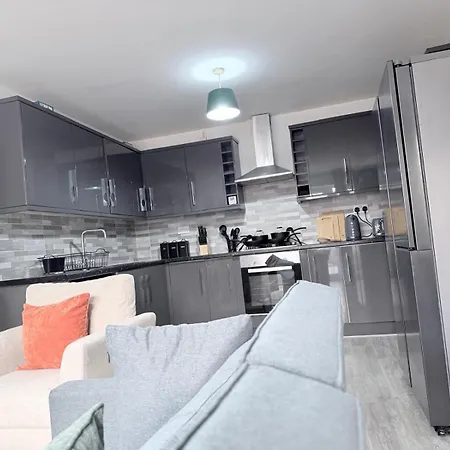 Cosy With Ensuite Near Shopping And Centre